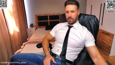 Snapshot of mikestrip chatting on 09-15-25, 12:16 Mike online show from 09-15-25, 12:16