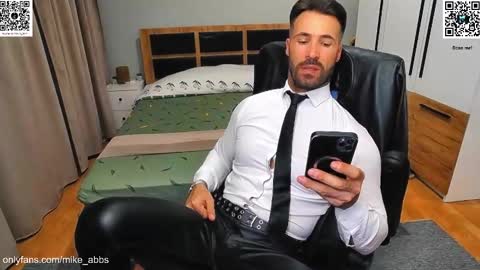 Snapshot of mikestrip chatting on 10-13-25, 07:03 Mike online show from 10-13-25, 07:03