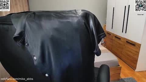 Snapshot of mikestrip chatting on 11-14-25, 02:27 Mike online show from 11-14-25, 02:27