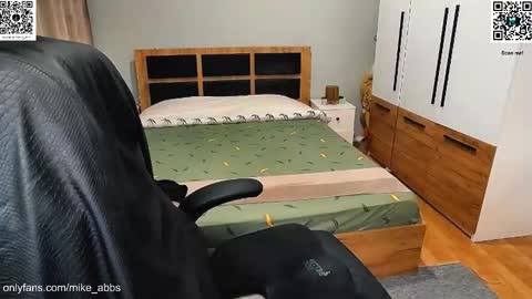 Mike    online show from 02-09-26, 09:52