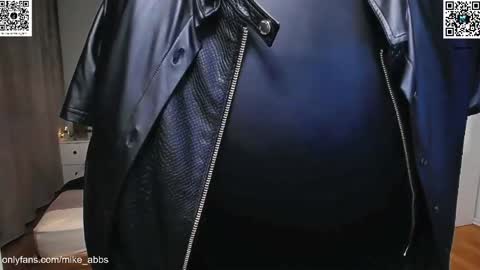 Snapshot of mikestrip chatting on 05-26-26, 06:15 Mike online show from 05-26-26, 06:15