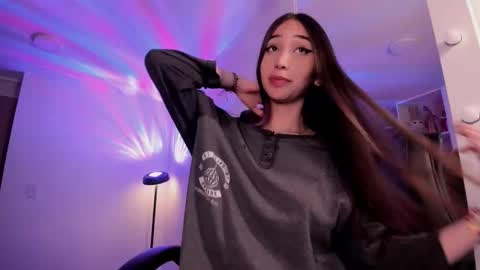 Snapshot of mikeyvioleta chatting on 12-21-25, 03:13 VIOLETAMIKE online show from 12-21-25, 03:13