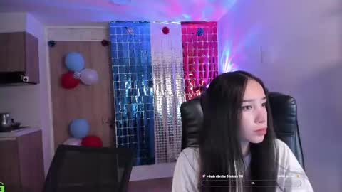 Snapshot of mikeyvioleta chatting on 07-19-26, 08:51 VIOLETAMIKE online show from 07-19-26, 08:51