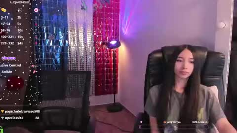 Snapshot of mikeyvioleta chatting on 07-23-26, 01:58 VIOLETAMIKE online show from 07-23-26, 01:58