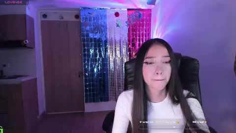 Snapshot of mikeyvioleta chatting on 07-28-26, 09:15 VIOLETAMIKE online show from 07-28-26, 09:15