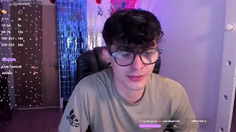 Snapshot of mikeyvioleta chatting on 07-29-26, 08:01 VIOLETAMIKE online show from 07-29-26, 08:01