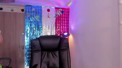 Snapshot of mikeyvioleta chatting on 07-31-26, 09:14 VIOLETAMIKE online show from 07-31-26, 09:14