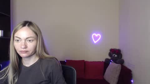 Snapshot of mikkey_mouse8 chatting on 05-06-26, 11:26 Adalina online show from 05-06-26, 11:26