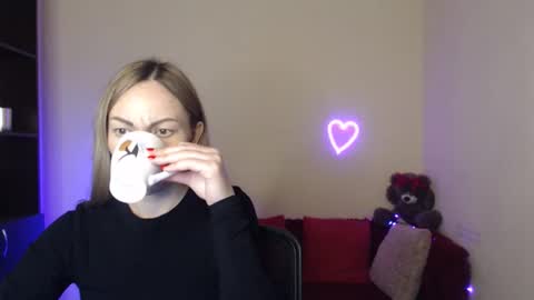 Snapshot of mikkey_mouse8 chatting on 05-07-26, 11:26 Adalina online show from 05-07-26, 11:26