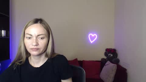 Snapshot of mikkey_mouse8 chatting on 05-25-26, 11:27 Adalina online show from 05-25-26, 11:27
