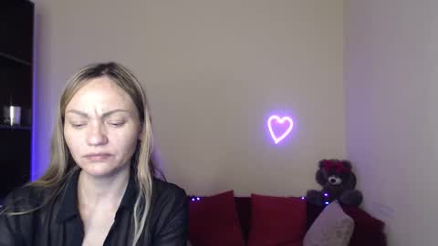 Snapshot of mikkey_mouse8 chatting on 06-03-26, 02:33 Adalina online show from 06-03-26, 02:33