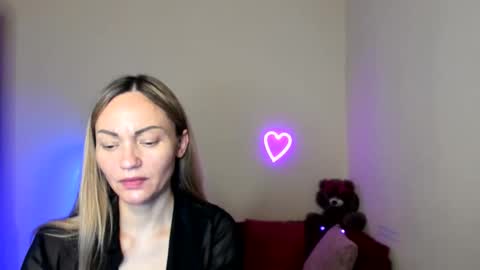 Snapshot of mikkey_mouse8 chatting on 06-11-26, 11:41 Adalina online show from 06-11-26, 11:41