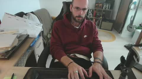 Snapshot of mikmik91 chatting on 06-12-26, 08:57 mikmik91 online show from 06-12-26, 08:57