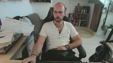 Snapshot of mikmik91 chatting on 06-25-26, 02:32 mikmik91 online show from 06-25-26, 02:32