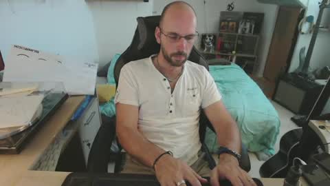 Snapshot of mikmik91 chatting on 07-10-26, 02:41 mikmik91 online show from 07-10-26, 02:41
