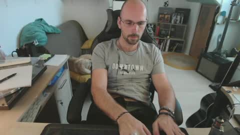Snapshot of mikmik91 chatting on 07-21-26, 04:20 mikmik91 online show from 07-21-26, 04:20