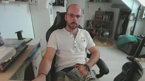 Snapshot of mikmik91 chatting on 07-30-26, 10:36 mikmik91 online show from 07-30-26, 10:36