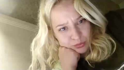 Snapshot of mila_420 chatting on 05-14-26, 10:27 Mila 420 online show from 05-14-26, 10:27