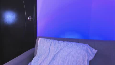 mila  online show from 03-20-26, 05:51