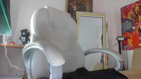 Mila Dash online show from 11-10-25, 12:15