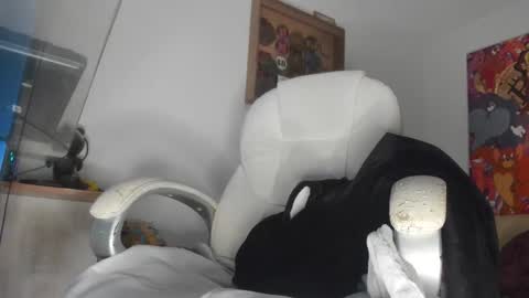 Mila Dash online show from 11-13-25, 09:52