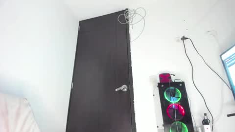 Mila Dash online show from 11-20-25, 12:22