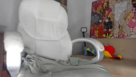 Mila Dash online show from 11-21-25, 10:14