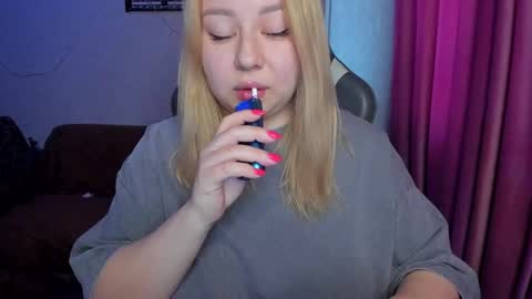 Mila shy sensual person  online show from 11-11-25, 10:15