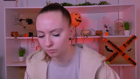 Snapshot of mila_glow chatting on 11-03-25, 05:42 mila_glow online show from 11-03-25, 05:42