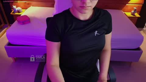 Milena  online show from 04-21-26, 11:27