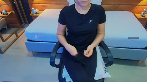 Milena  online show from 05-06-26, 11:15