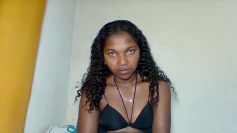 mila_lunah online show from 05-01-26, 01:43