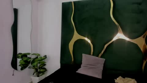 mila_petiteasm online show from 06-26-26, 12:42