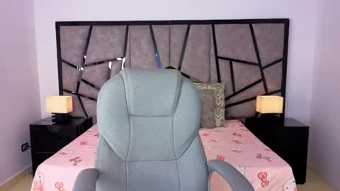 Snapshot of milaa_star chatting on 08-06-26, 04:47 milaa_star online show from 08-06-26, 04:47