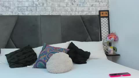 mila online show from 10-05-25, 10:13