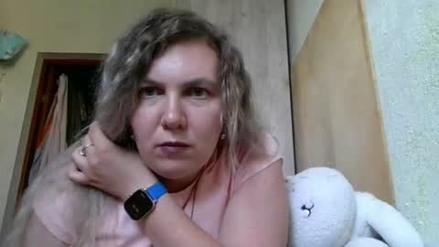 Snapshot of milacristalle chatting on 08-01-26, 12:15 milacristalle online show from 08-01-26, 12:15