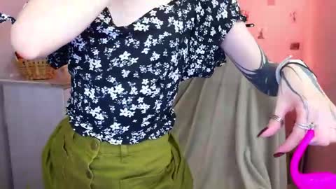 Mila online show from 05-26-26, 12:45
