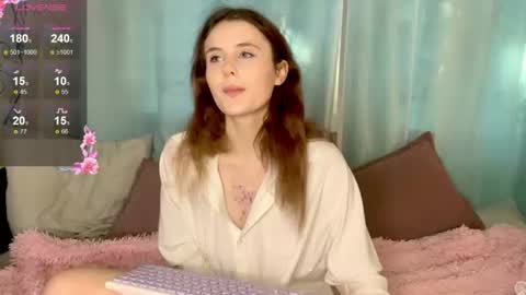Snapshot of milaelin chatting on 06-26-26, 04:44 Mila online show from 06-26-26, 04:44
