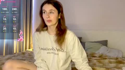 Snapshot of milaelin chatting on 07-19-26, 08:29 Mila online show from 07-19-26, 08:29