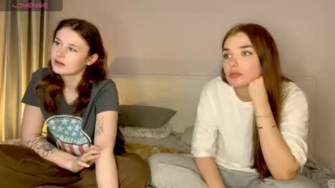Snapshot of milaelin chatting on 07-21-26, 10:01 Mila online show from 07-21-26, 10:01
