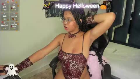 Milenna online show from 10-30-25, 04:58