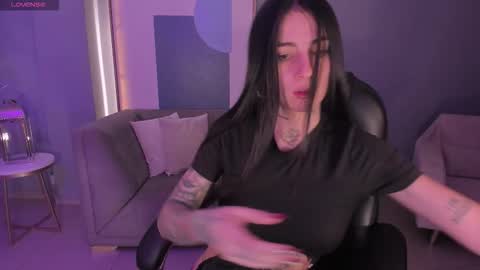 Mila  online show from 11-21-25, 12:04