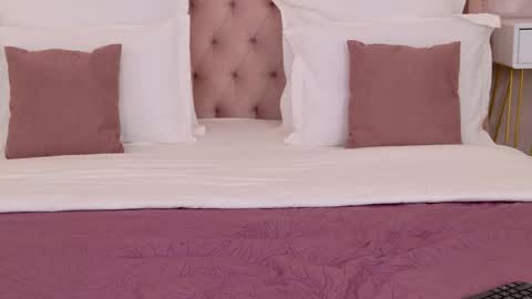 milaleoneli online show from 11-05-25, 03:34