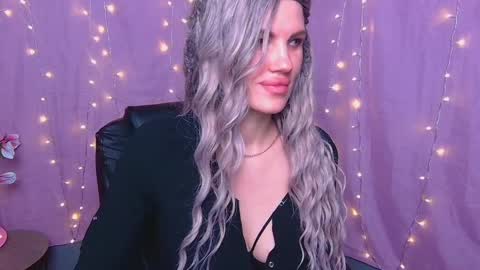 Milaloona online show from 03-27-26, 01:44
