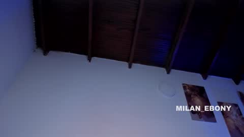 Snapshot of milan_ebony chatting on 01-08-25, 02:35 Milan online show from 01-08-25, 02:35