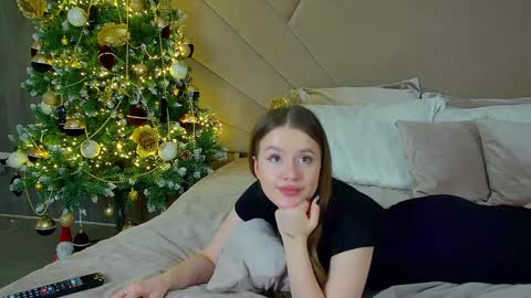 MilanaBalmain online show from 12-24-24, 10:55