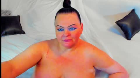 Snapshot of milanabiegert chatting on 12-29-24, 10:36 Lana online show from 12-29-24, 10:36