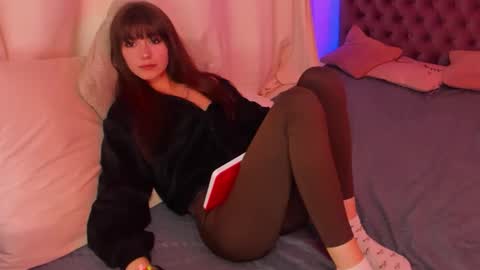 Snapshot of milanahottss chatting on 05-15-26, 06:53 Milana online show from 05-15-26, 06:53