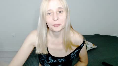 Snapshot of milanav chatting on 02-14-25, 04:26 Milena online show from 02-14-25, 04:26