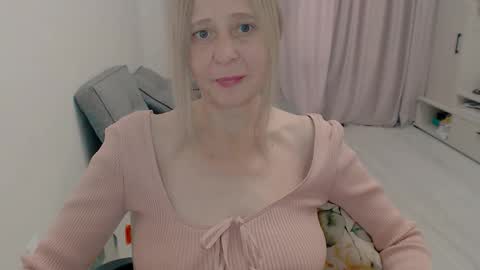 Milena online show from 10-31-25, 06:03